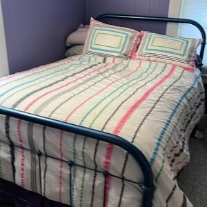 Striped Multicolor Queen size Duvet
Cover.